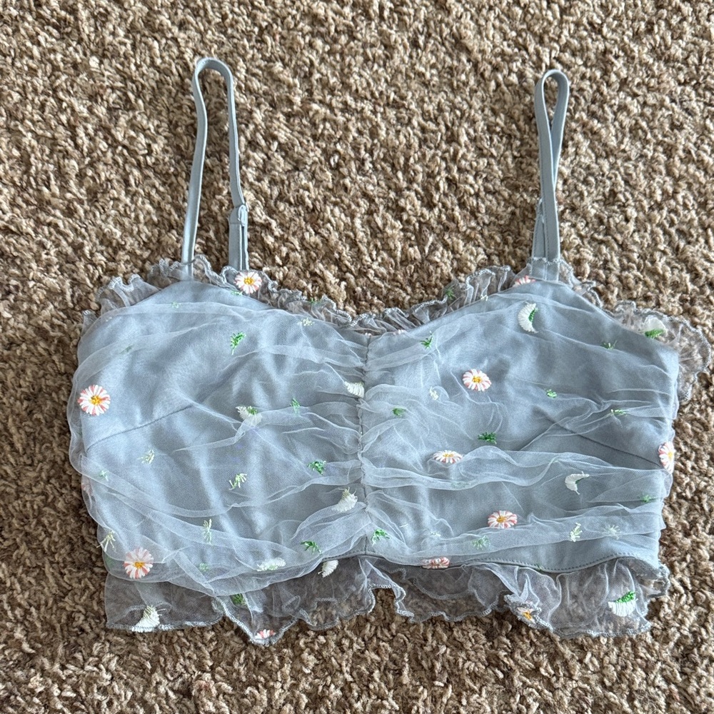 Le Lis Gray Ruffled Top